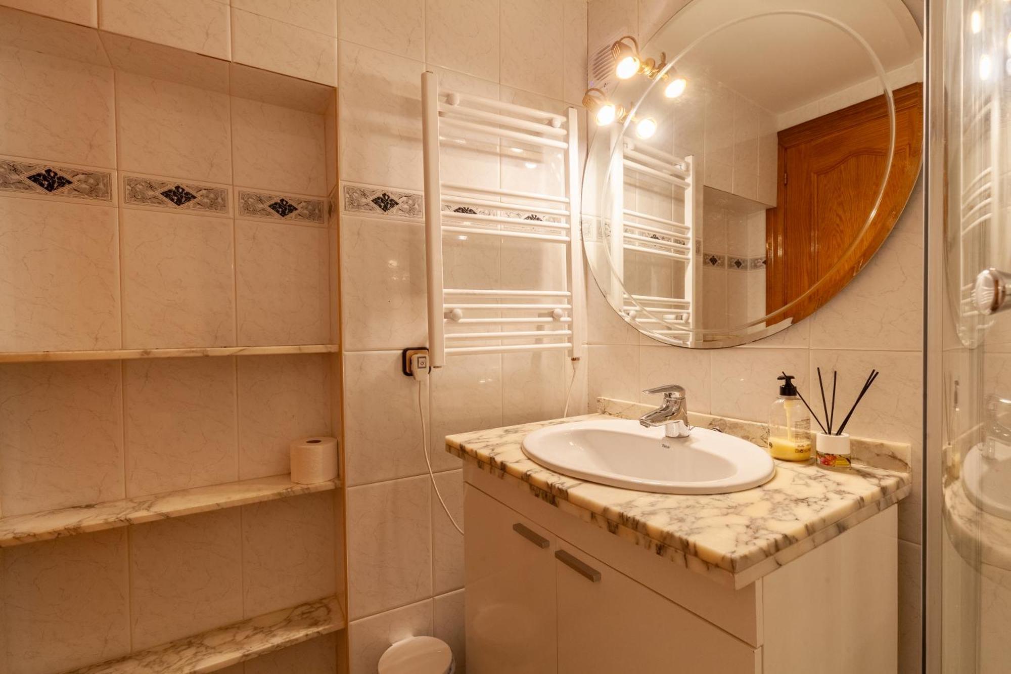 Sea View Apartments Malgrat de Mar Luaran gambar