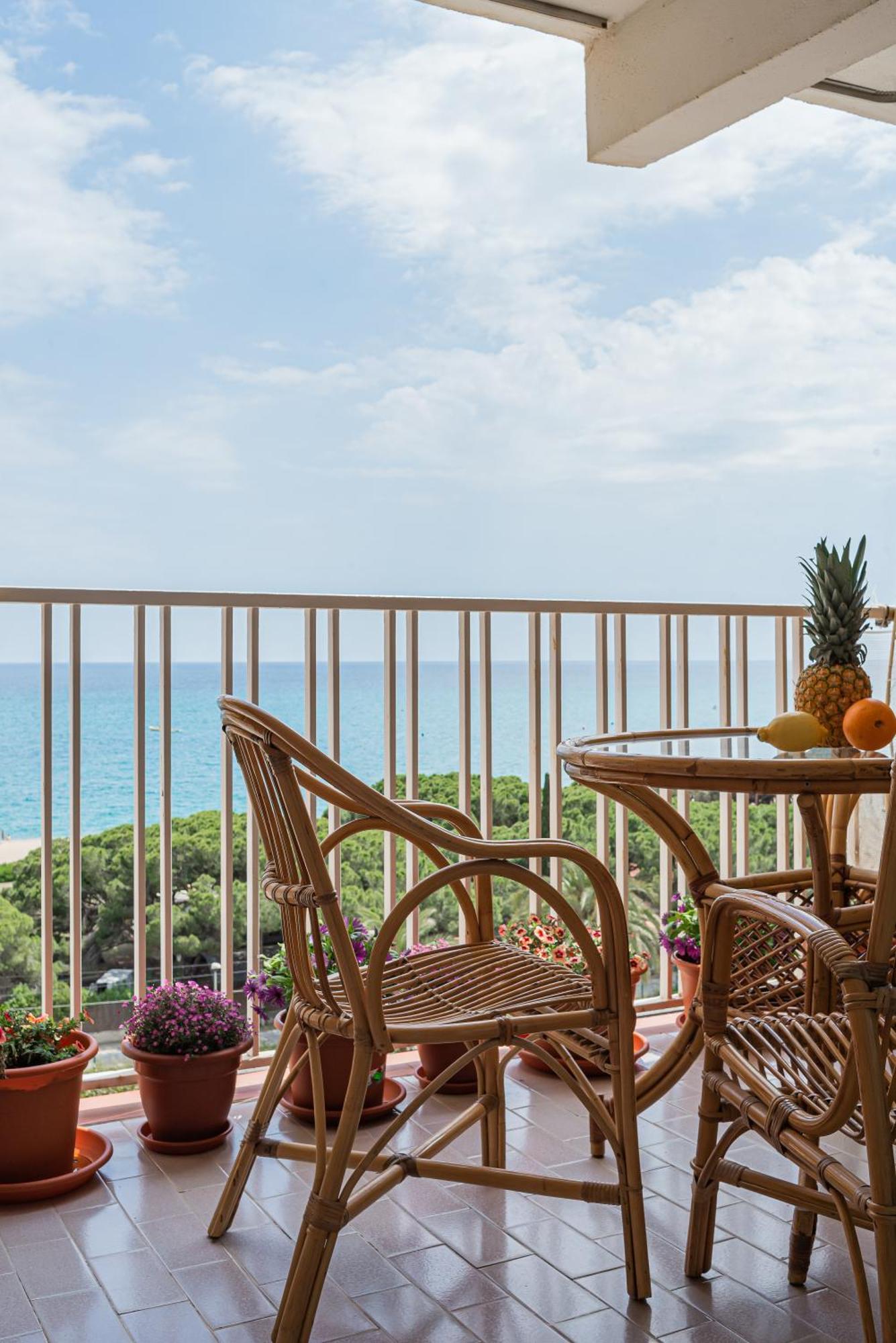 Sea View Apartments Malgrat de Mar Luaran gambar