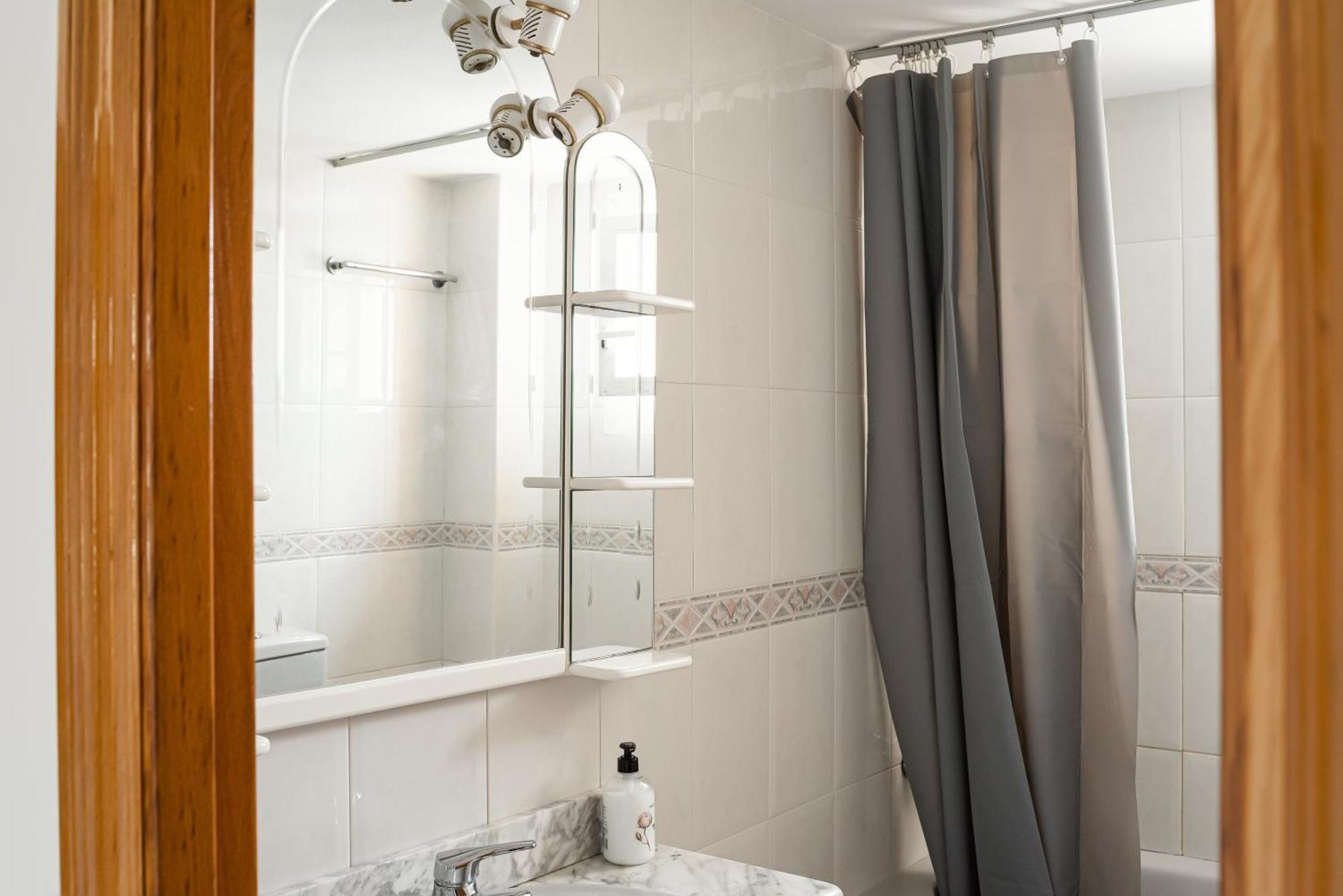 Sea View Apartments Malgrat de Mar Luaran gambar